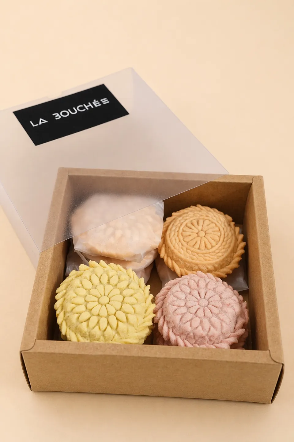 Kolompeh in pastry box
